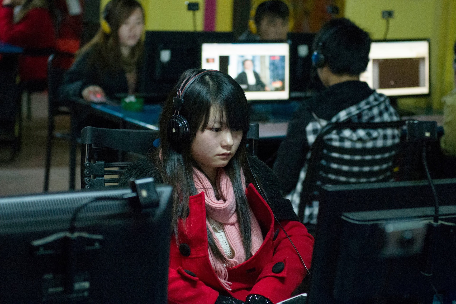 Hơn 122.600 quán net ‘cỏ’ hồi sinh khắp Trung Quốc, tạo ra hơn 100.000 việc làm, trở thành nơi trú ẩn mới của nam giới trong bối cảnh kinh tế khó khăn