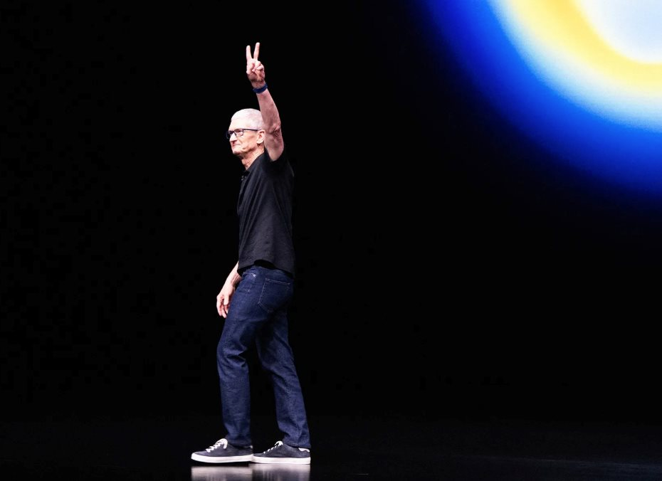 Nóng: Tim Cook từ chức CEO Apple 