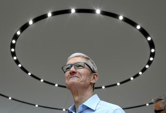 Kết thúc kỷ nguyên Tim Cook: 15 năm lẫy lừng và dấu chấm hỏi AI trị giá hàng nghìn tỷ USD