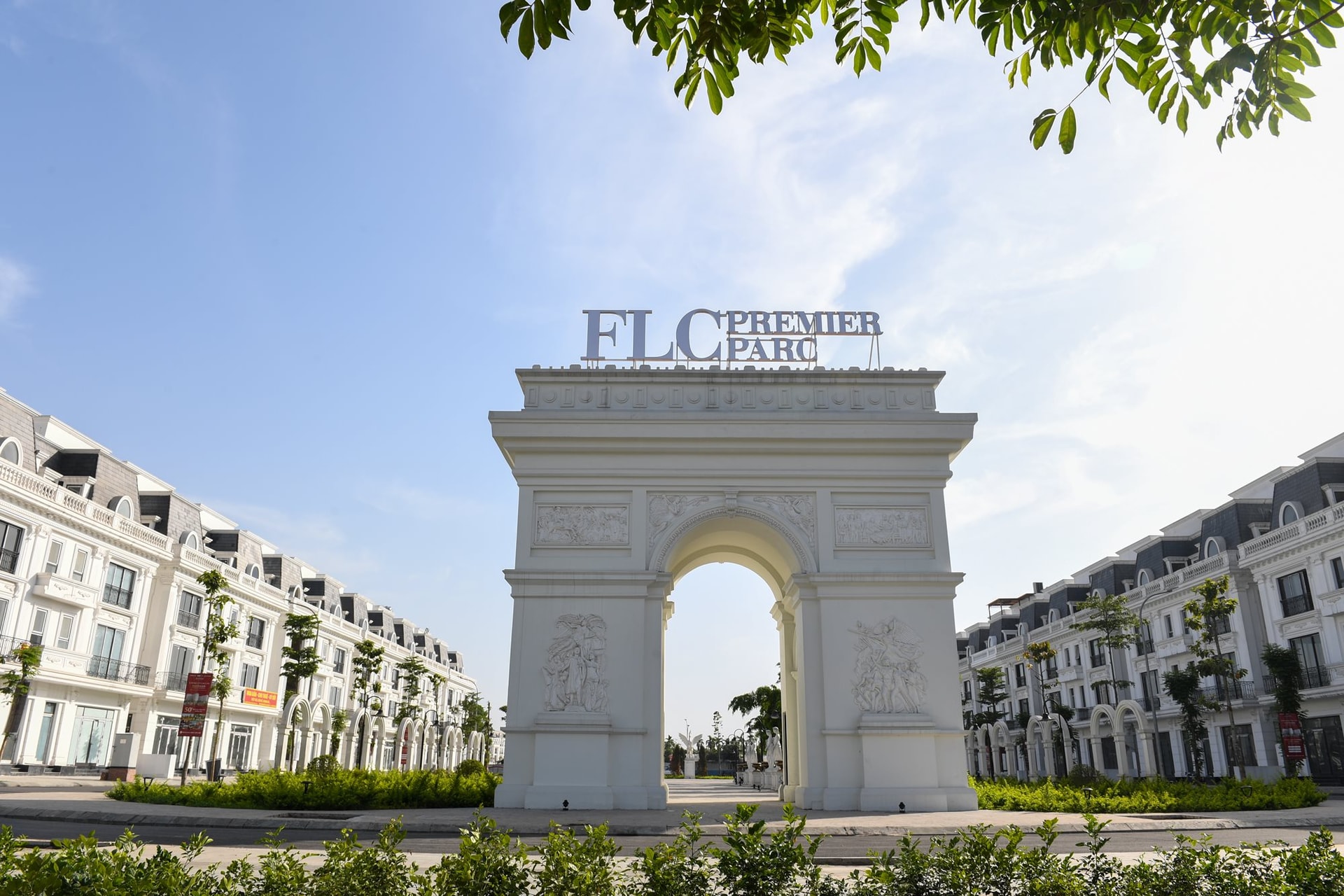 cac-biet-thu-thuoc-khu-do-thi-flc-premier-parc-da-don-cu-dan-ve-o.jpg
