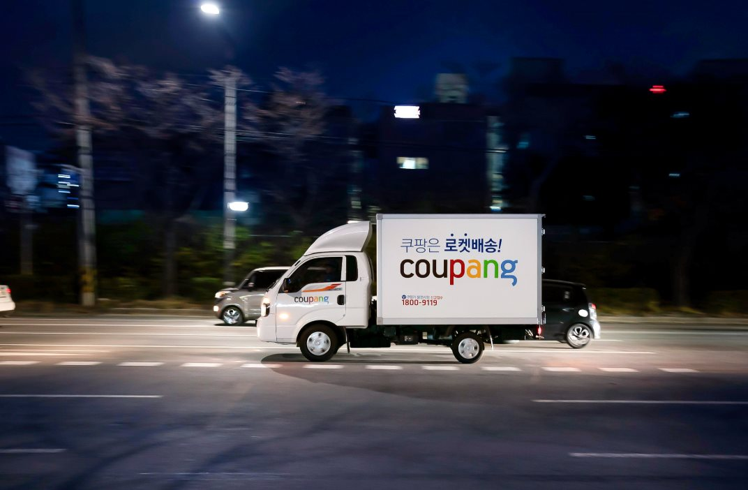 Bi kịch phía sau món chân gà cay giá rẻ trên sàn TMĐT 35 tỷ USD