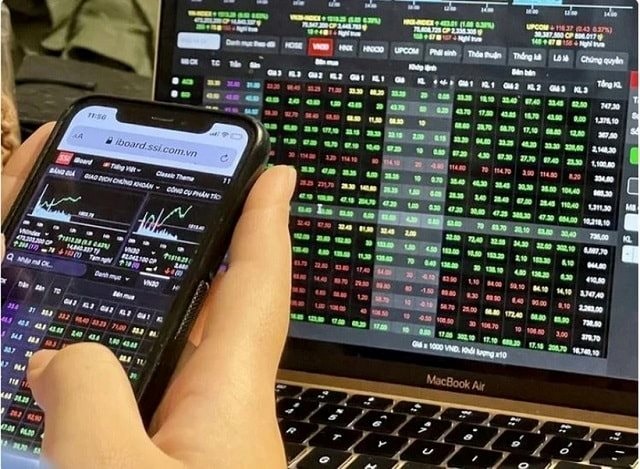 Cổ phiếu bất động sản “nổi sóng”, VN-Index tăng “bốc đầu” gần 24 điểm