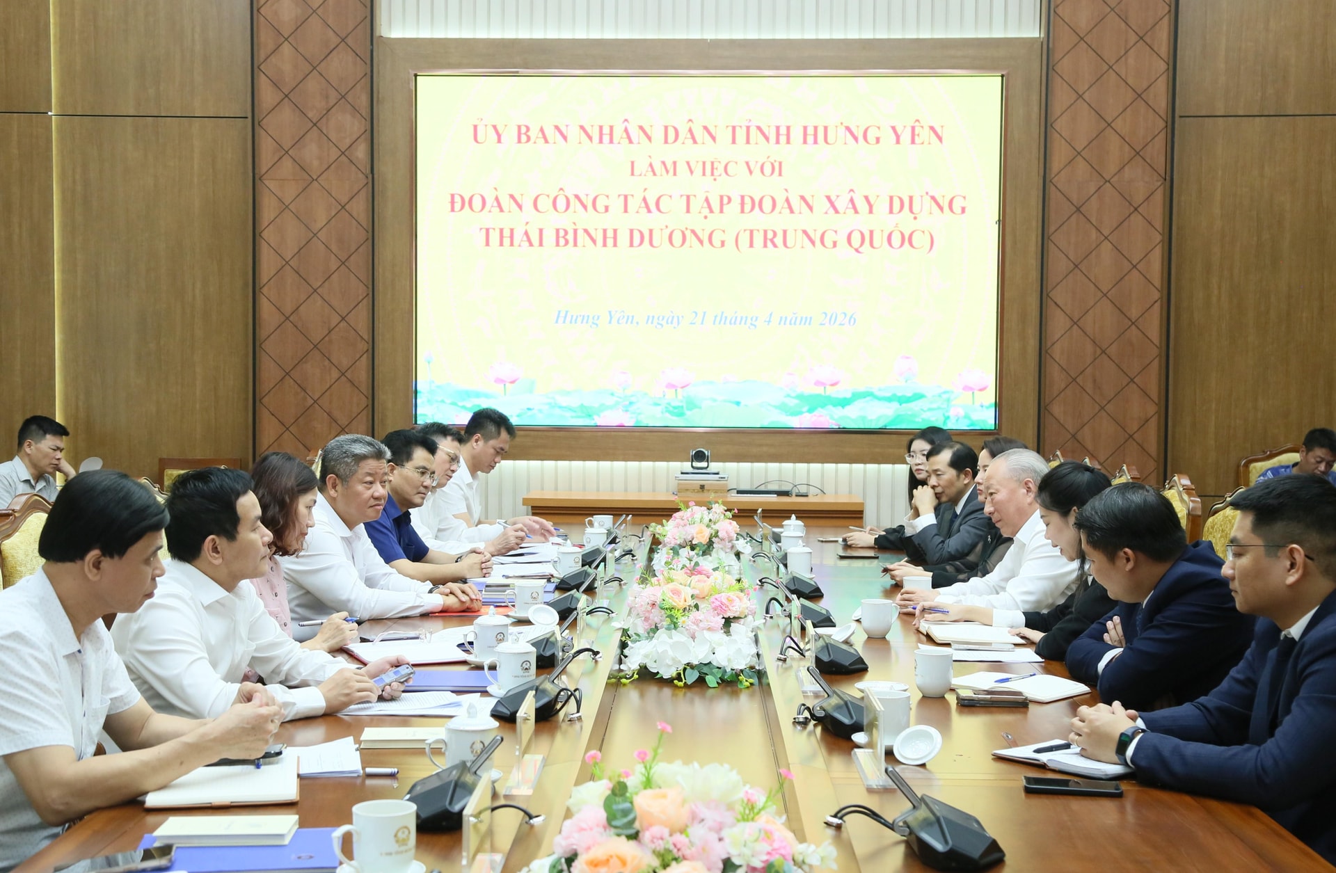 Tập đoàn Trung Quốc muốn đầu tư hạ tầng, cảng, thành phố thông minh và đường sắt đô thị tại tỉnh nhỏ nhất Việt Nam