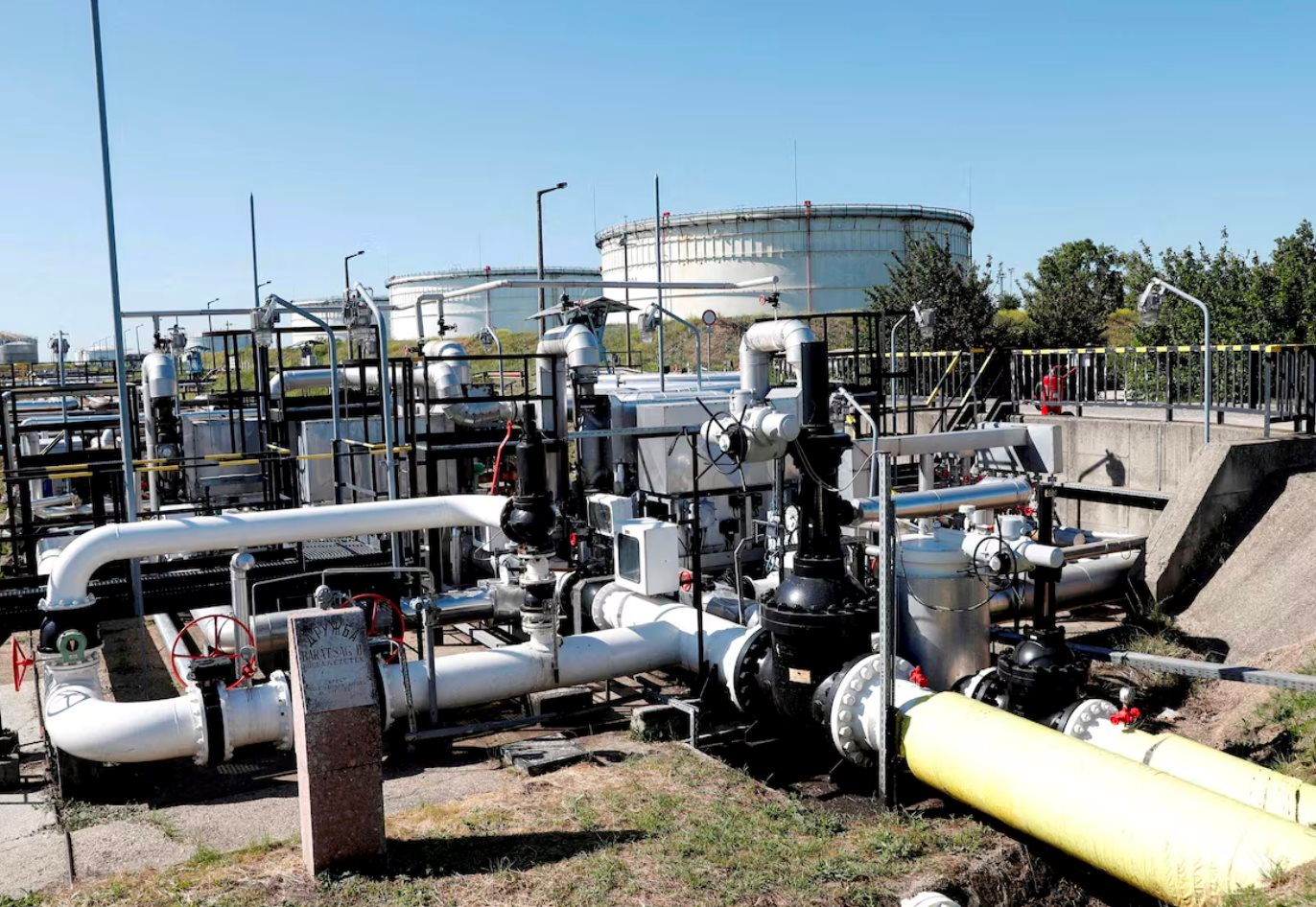 Vừa mở van đường ống công suất hơn 9 triệu tấn dầu Nga đến châu Âu, Ukraine đón tin vui chưa từng có