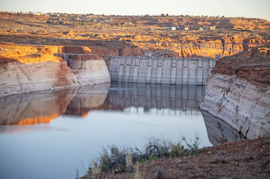 Thiếu điện, Mỹ xả lượng nước tương đương 50.000 bồn cầu cùng lúc để giải cứu 350.000 hộ gia đình