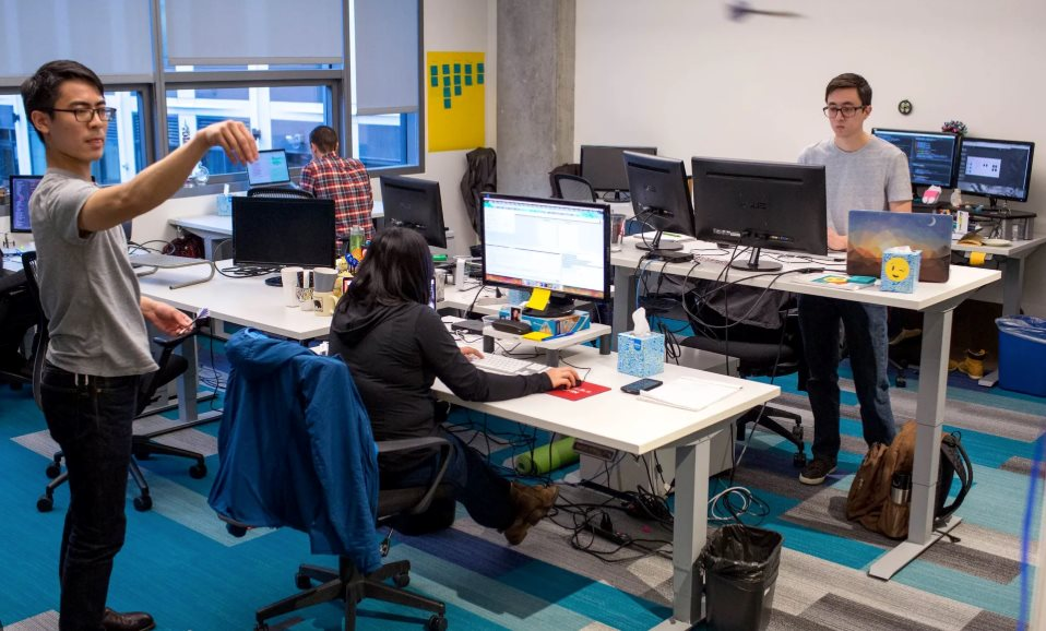 Gần 9.000 nhân viên tại một tập đoàn công nghệ vừa bị 'mời' nghỉ hưu sớm, có người đã gắn bó hàng thập kỷ cũng trong diện tinh giản