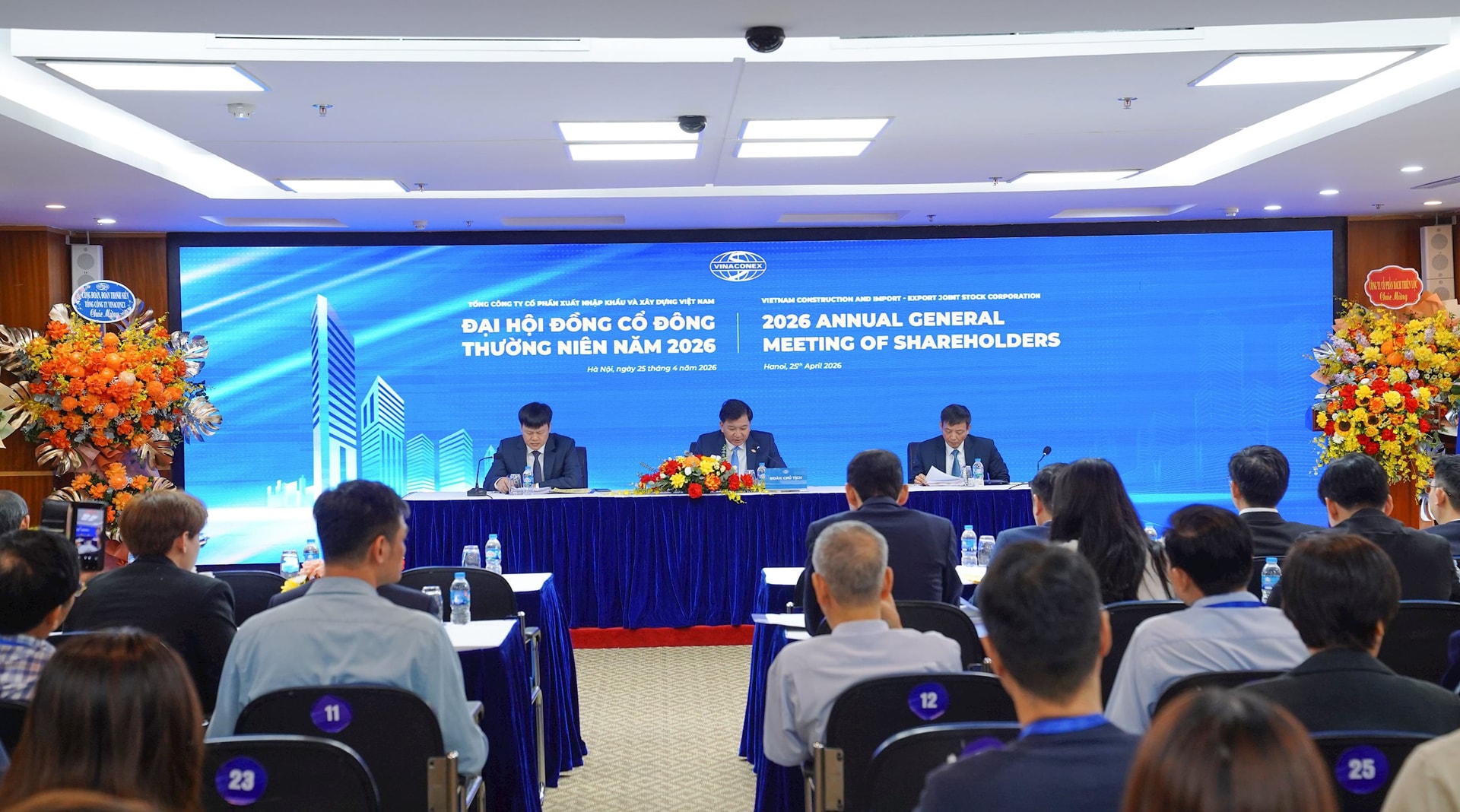 Tổng giám đốc Vinaconex: "Chúng tôi cũng rất mong giá cổ phiếu cao chứ không phải lình xình như thế này"