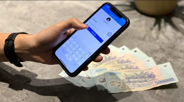 Phong toả tài khoản ngân hàng nếu nhận và chuyển tiền cho các giao dịch sau