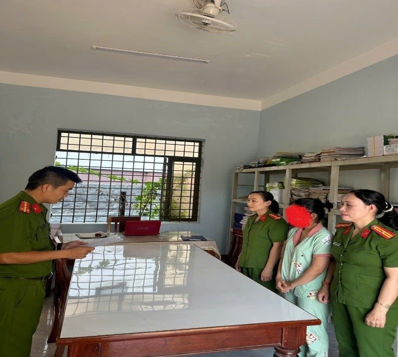 Cô gái sinh năm 2003 phải làm việc với công an sau khi chuyển khoản, nhận tiền chứa nội dung này