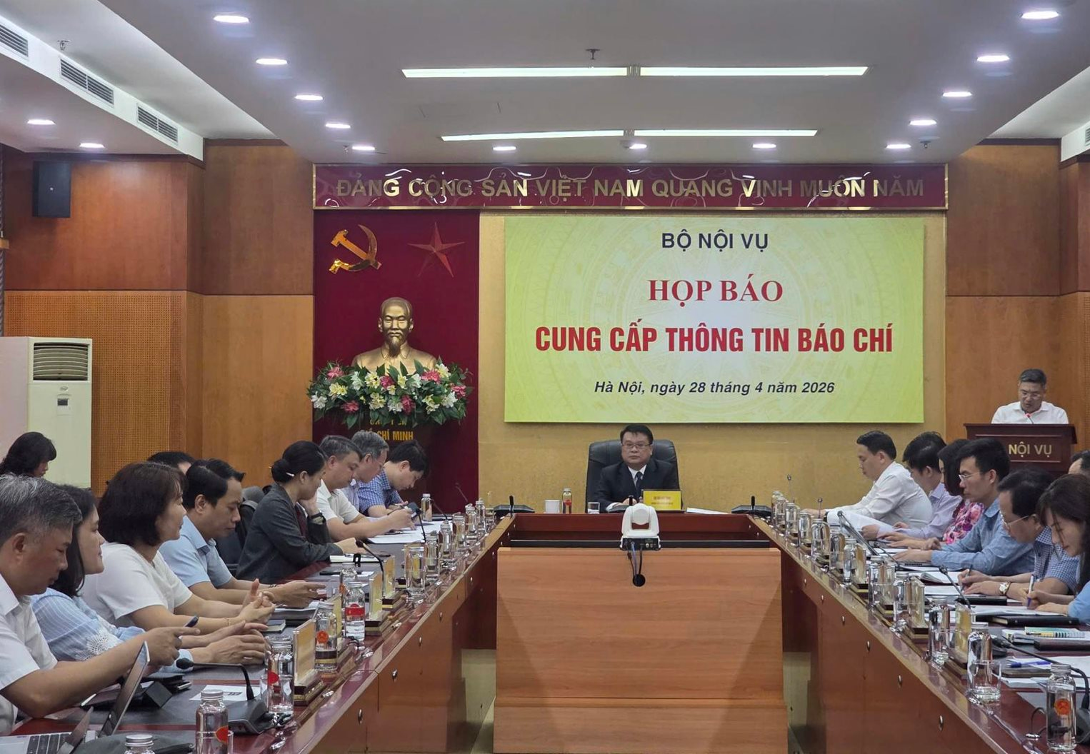 Từ 1/7/2026 lương cơ sở dự kiến tăng lên 2,53 triệu đồng/tháng