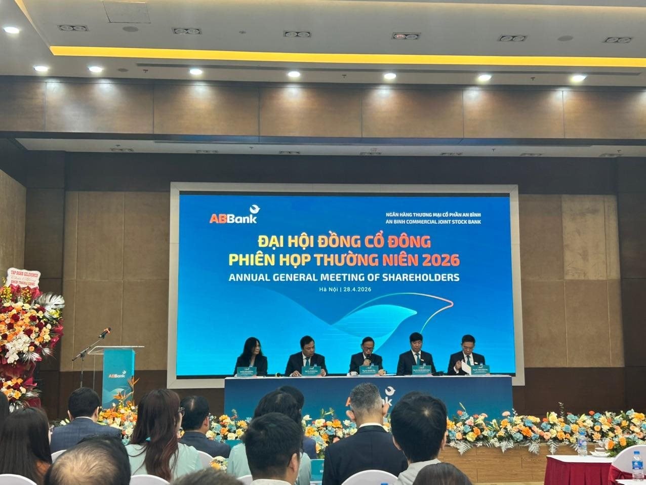 ĐHCĐ ABBank: Trở lại làm Chủ tịch, ông Vũ Văn Tiền giao “phải làm thế nào tăng gấp đôi phúc lợi cho nhân viên”