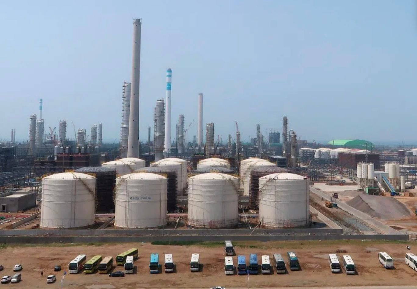 Bị Mỹ trừng phạt vì mua dầu Iran, gia tộc đứng sau tập đoàn lọc dầu Trung Quốc mất trắng 36 nghìn tỷ 