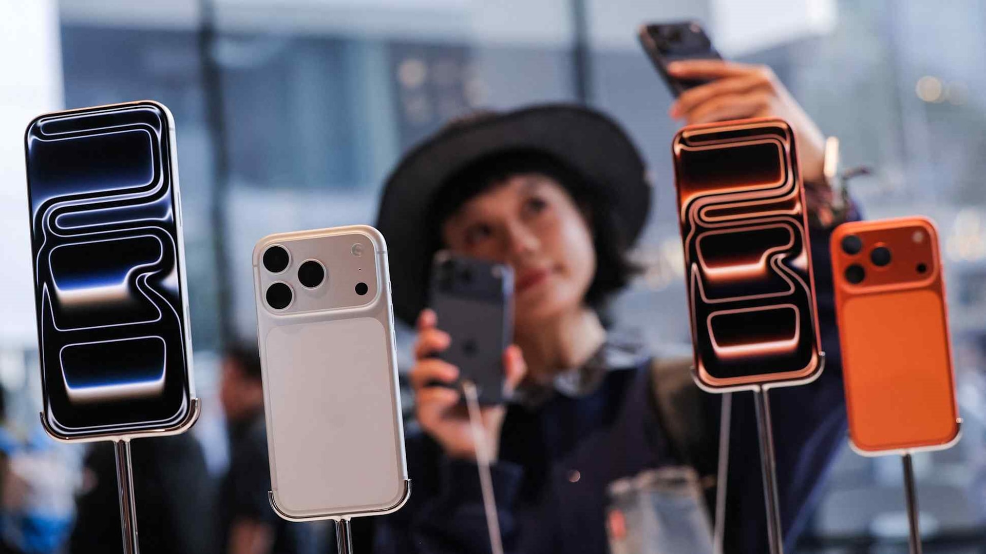 Hơn 80% nhà cung ứng đến từ Trung Quốc: Bài toán hóc búa của tân CEO Apple khi thừa hưởng di sản 4.000 tỷ  USD từ Tim Cook