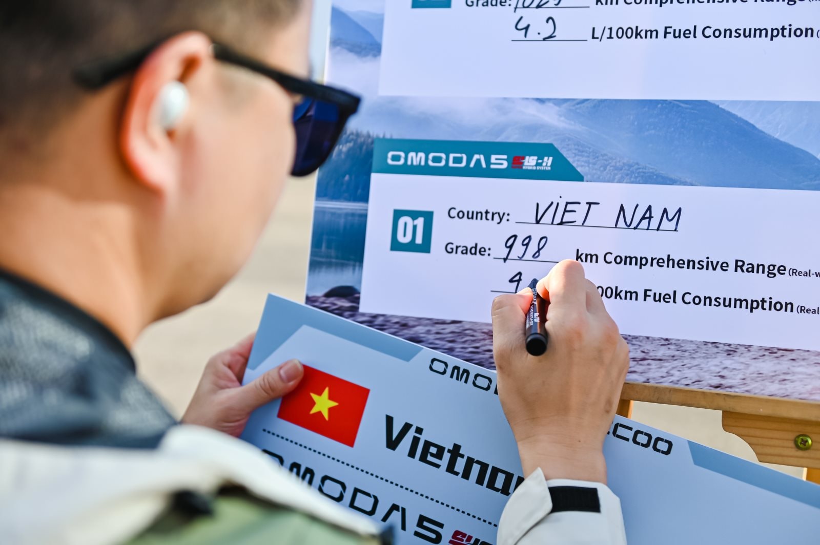 Chạy gần 1.000 km một bình xăng: một mẫu xe hybrid giúp đội Việt Nam vượt 8 quốc gia giành ngôi đầu thử thách quốc tế