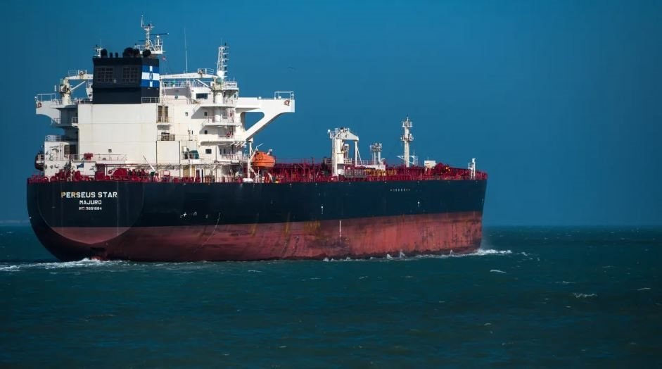 Eo biển Hormuz đóng băng, một địa điểm bất ngờ nhộn nhịp chưa từng có: 240 tàu chở dầu cập cảng chỉ trong 1 tháng, cả châu Á đổ xô đến mua hàng