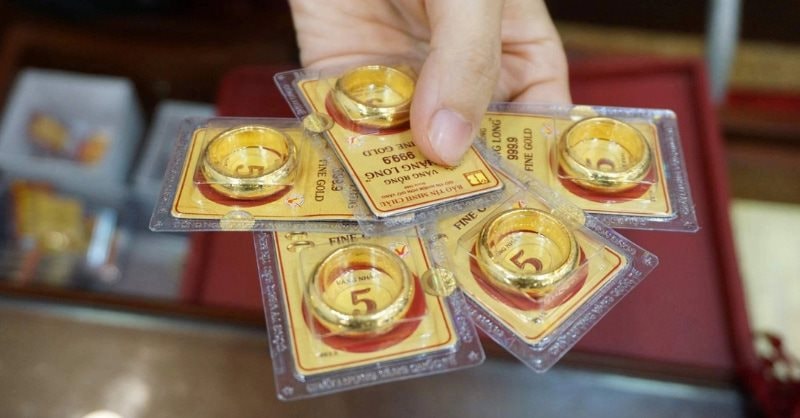 Bất ngờ sau kỳ nghỉ lễ, giá vàng tăng vọt bất chấp thế giới "rơi thẳng đứng"