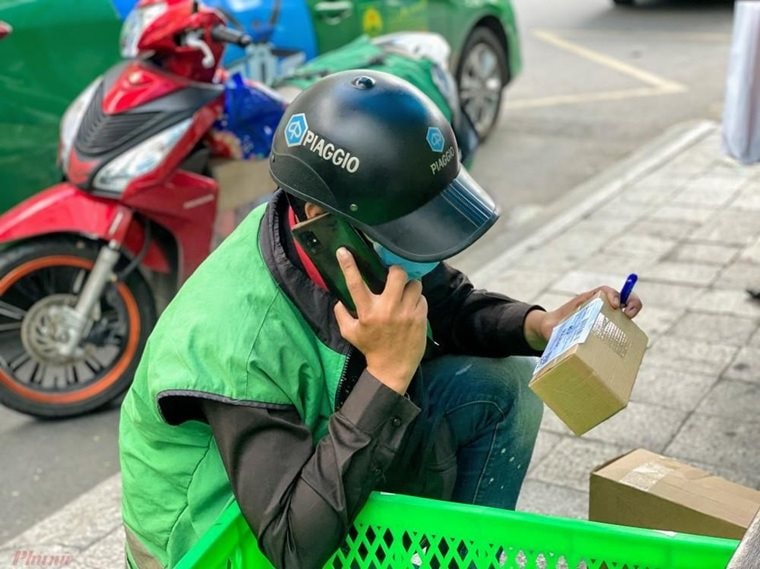 Vừa chuyển khoản 86.000 đồng cho shipper, người đàn ông SN 1985 nhận thông báo: Mỗi tháng bị trừ 2 triệu đồng, kèm khoản nợ 16 triệu đồng