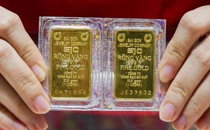 Giá vàng hôm nay 5/5: Vàng SJC giảm mạnh, vàng nhẫn "thủng" mốc 161 triệu đồng/lượng