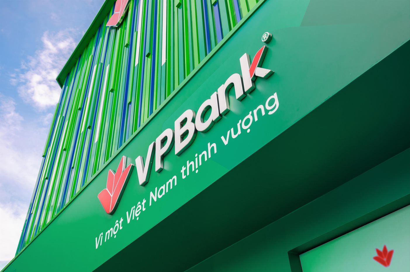 Sếp VPBank muốn mua 30 triệu cổ phiếu VPB, giá trị 840 tỷ đồng