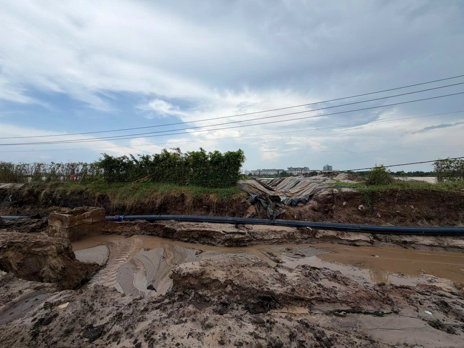 Thách thức đe dọa tiến độ các tuyến đường phục vụ APEC khi mùa mưa sắp đến