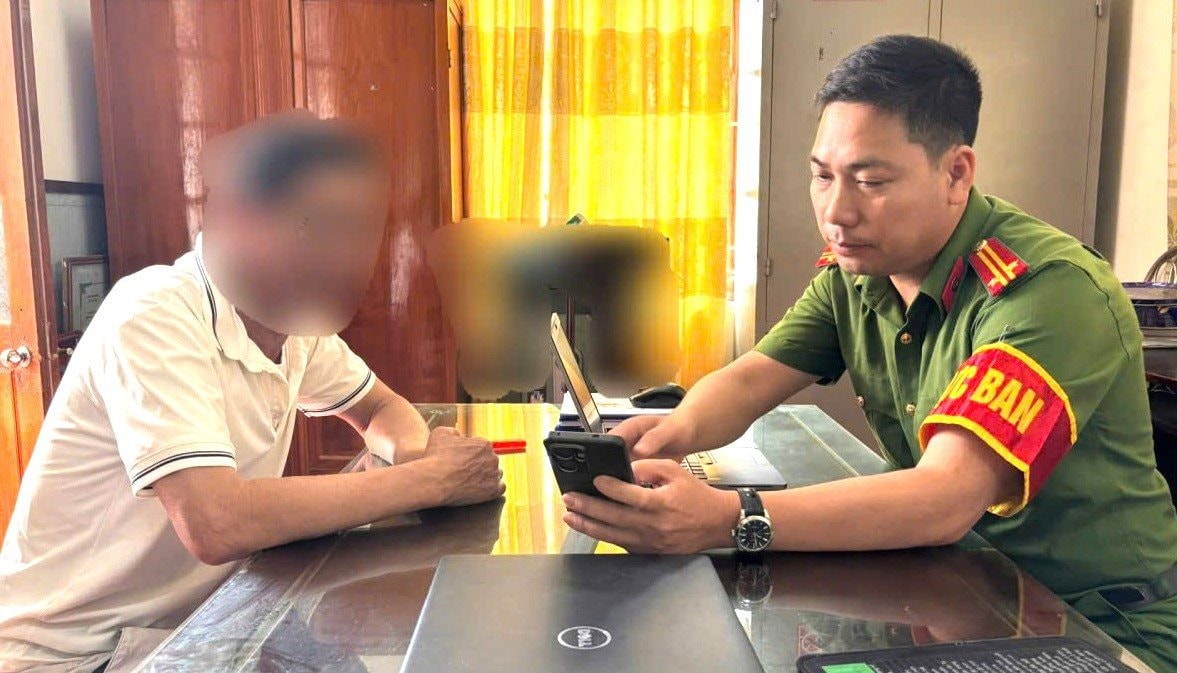 Chuyển khoản 30.000 đồng cho shipper, người đàn ông liền nhận thông báo: "Tài khoản ngân hàng sẽ tự động trừ 3,5 triệu đồng/tháng"