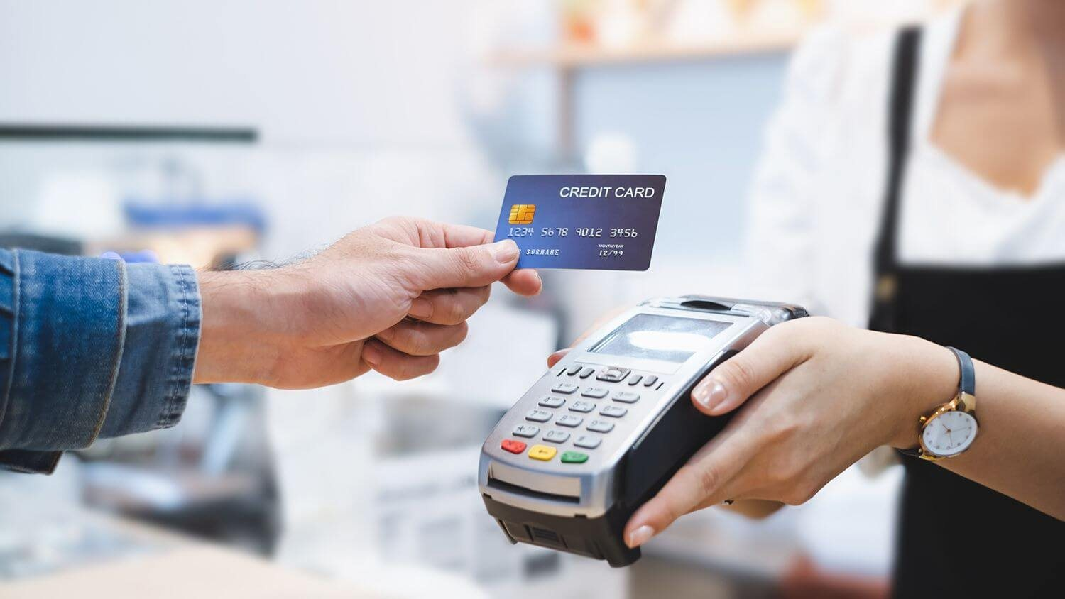 Bí mật sau chiếc thẻ tín dụng: Các ngân hàng kiếm tiền như thế nào?