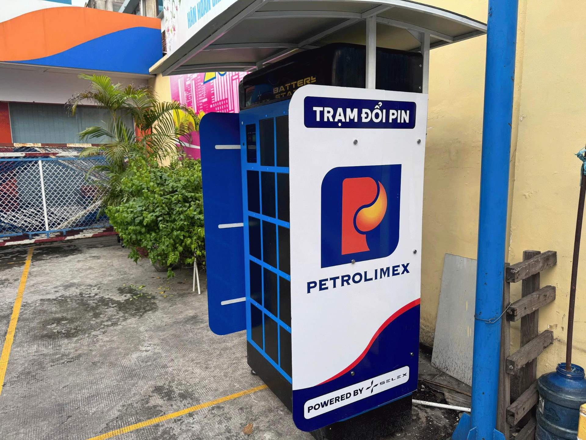 Việt Nam vừa có mạng lưới trạm sạc và đổi pin mới cho xe điện: Petrolimex 'chơi lớn'
