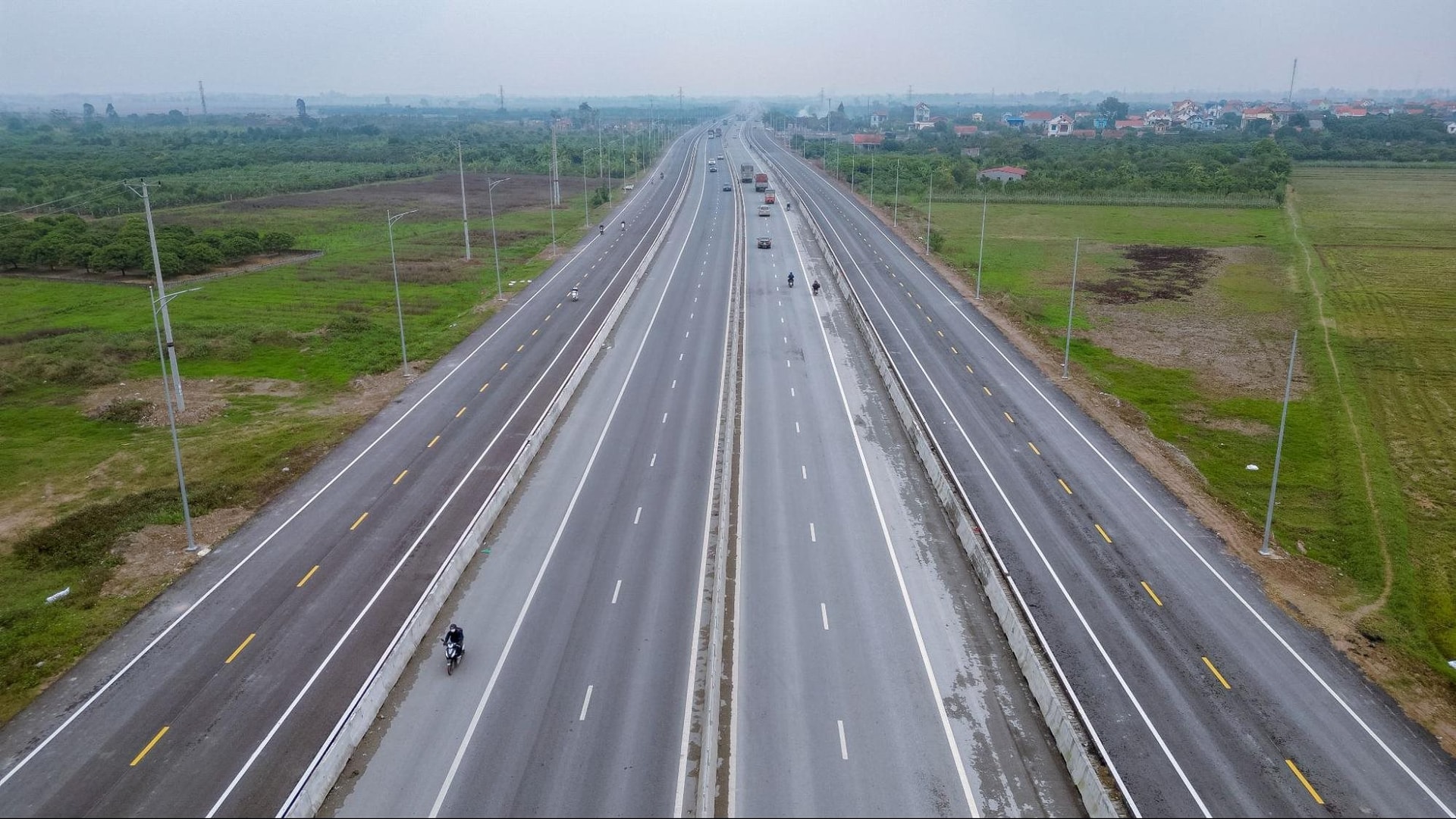 Việt Nam có một tuyến đường rộng kỷ lục 14 làn xe, kết nối 2 cao tốc trị giá 2,4 tỷ USD
