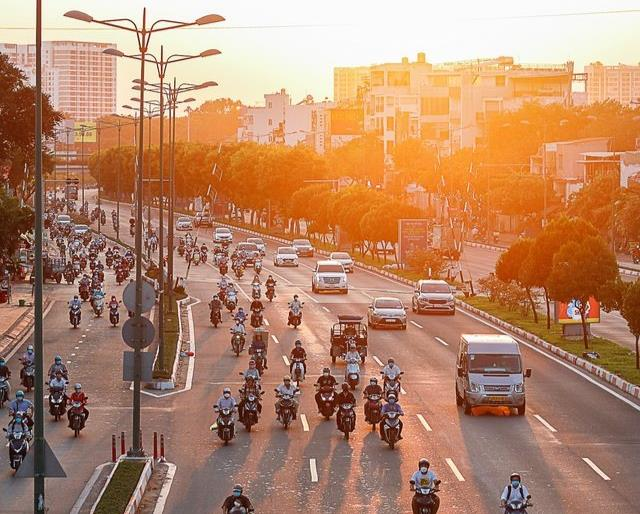 Việt Nam sở hữu một đại lộ nội đô rộng bậc nhất: Quy mô tới 12 làn xe, được ví đẹp như châu Âu, hàng loạt dự án bất động sản mọc dọc hai bên