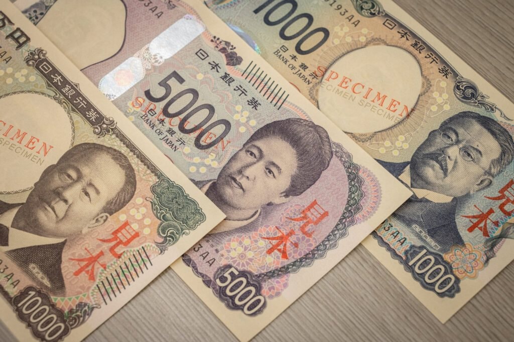 Chi 35 tỷ USD trong một ngày để cứu đồng yên: Vì sao Nhật Bản vẫn chật vật?