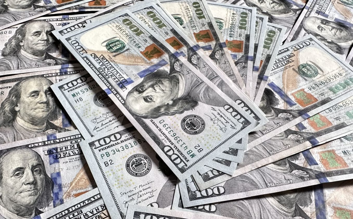 Vụ tống tiền tỷ USD rúng động giới tài chính: Tỷ phú bị cắt ghép hình ảnh nhạy cảm, cả gia đình liên luỵ 
