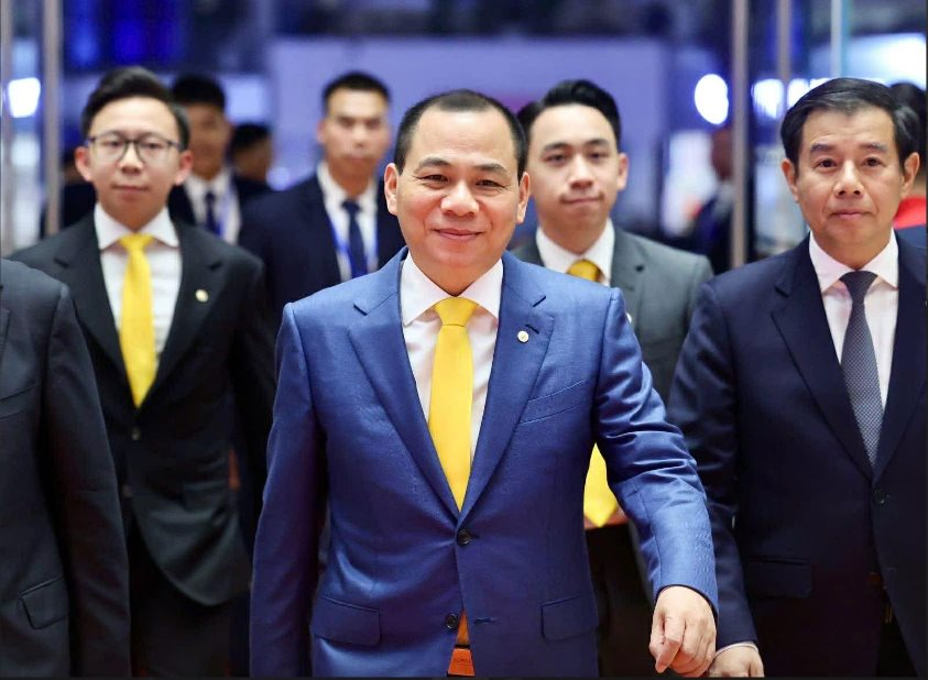 Chặng nước rút nghẹt thở: Vingroup và tỷ phú Phạm Nhật Vượng đồng loạt bứt phá, “dắt tay” chiếm lĩnh 2 ngôi đầu
