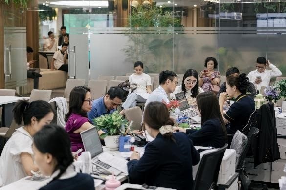 Hàng trăm khách hàng hồ hởi ký thủ tục khu Đảo Ngọc, nhẹ nhõm vì đã mua được căn nhà ưng ý