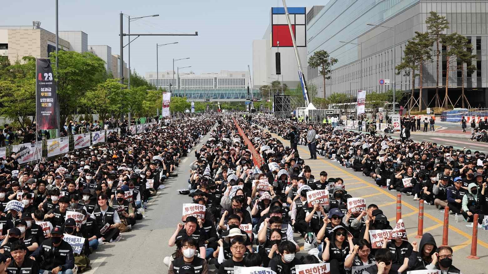 40.000 nhân viên Samsung sắp ngừng việc tập thể 18 ngày, nguy cơ gián đoạn nguồn cung chip AI toàn cầu