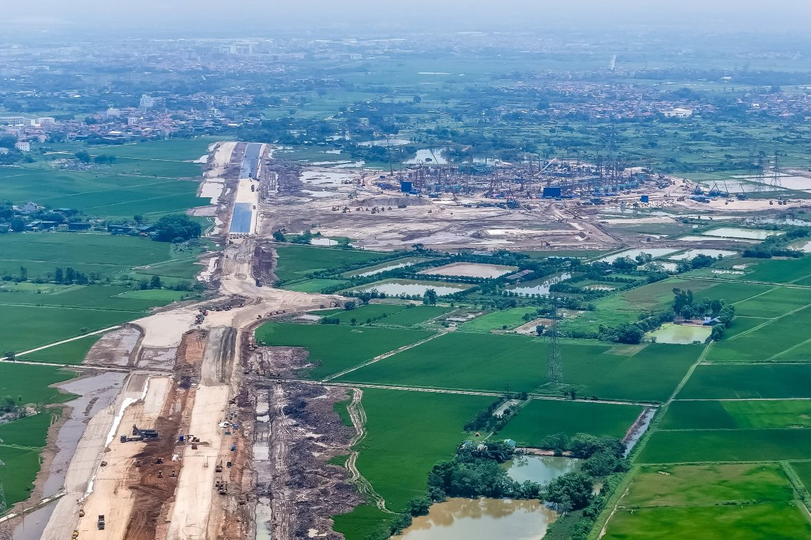 Tuyến đại lộ rộng 120m, dài hơn 2km đang hình thành kết nối sân vận động lớn nhất hành tinh, chạy xuyên qua siêu dự án 925.000 tỷ đồng của Vingroup