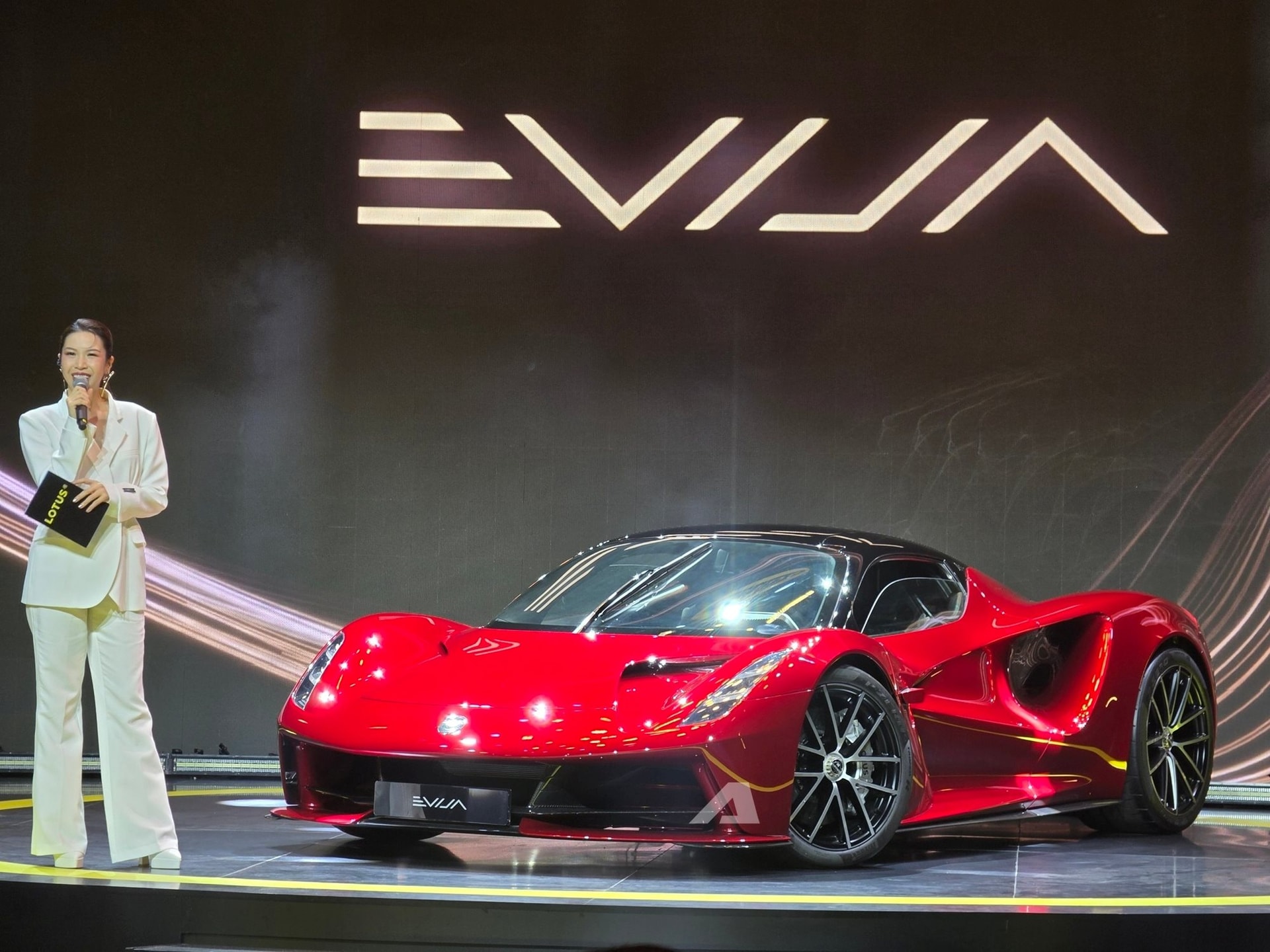 lotus-evija-p-1-1778285677117-17782856773301131521215.jpg