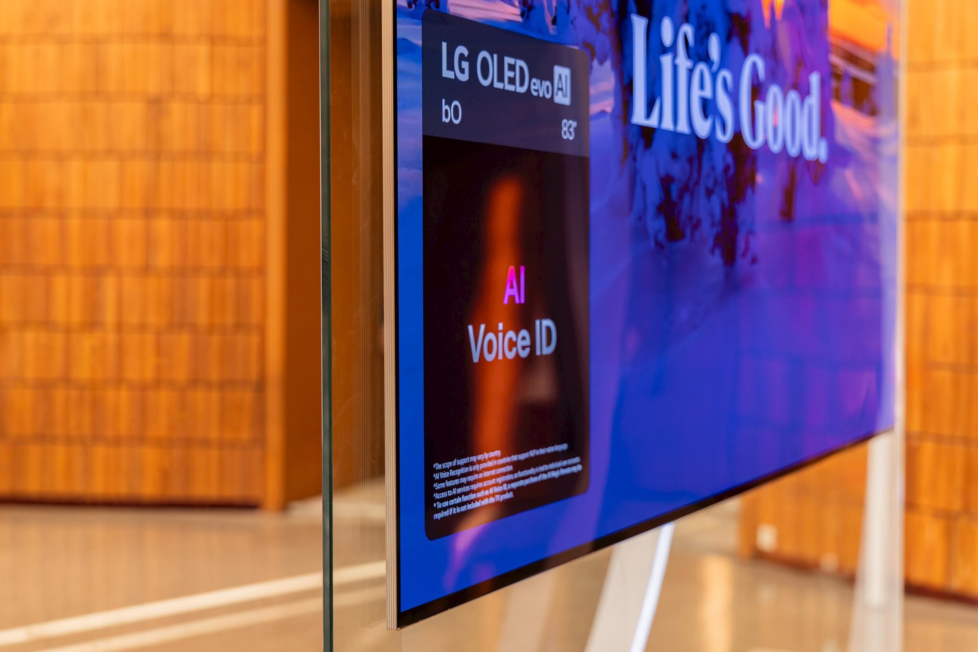 tv-lg-oled-evo-ai-w6-danh-dau-su-tro-lai-cua-thiet-ke-dan-tuong-tru-danh-voi-man-hinh-sieu-mong-chi-khoang-9-9mm.jpg