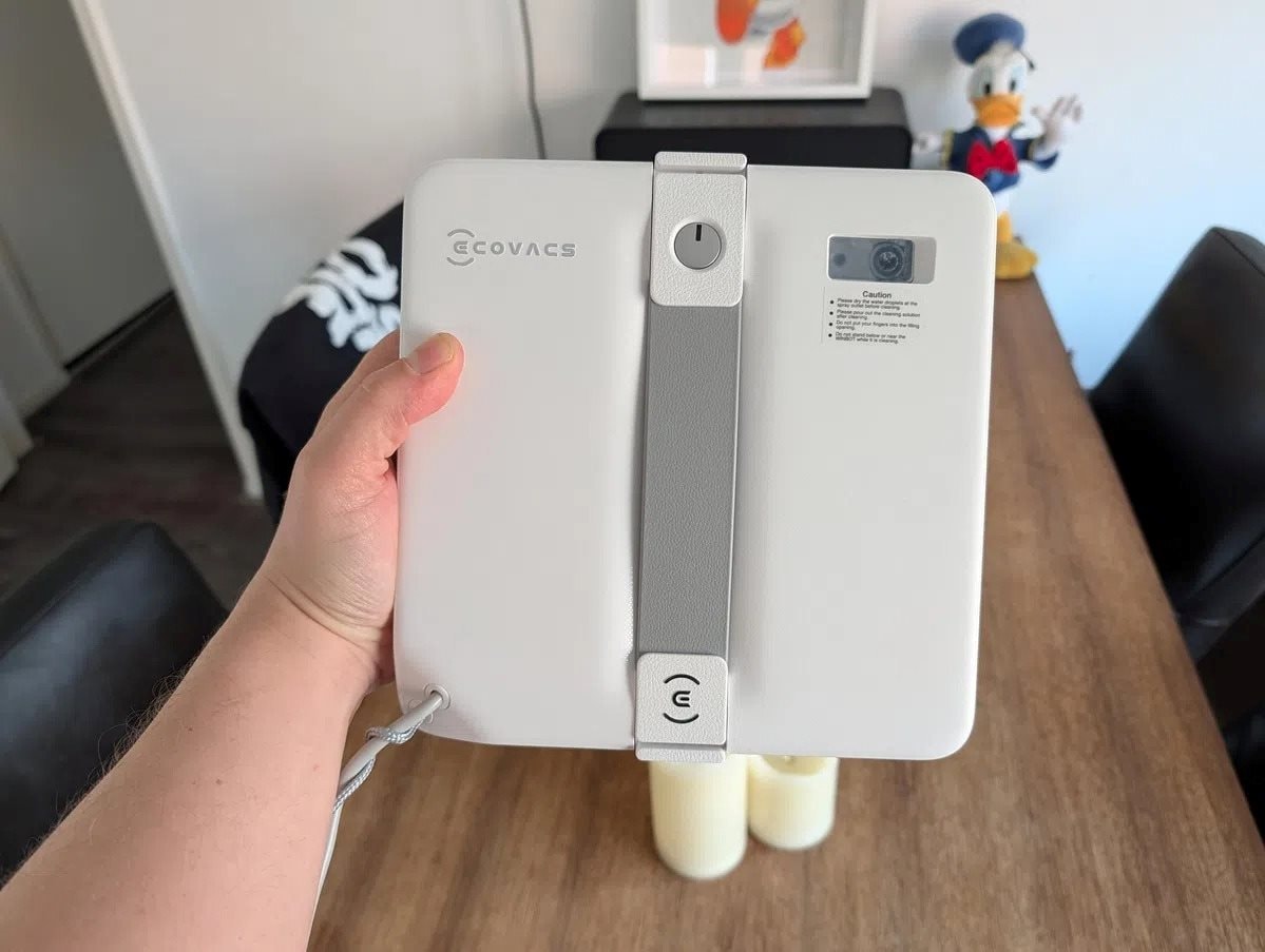 Dùng thử Ecovacs Winbot Mini 2: Chưa hoàn hảo, nhưng đủ khiến việc lau kính trở nên nhàn và thú vị 