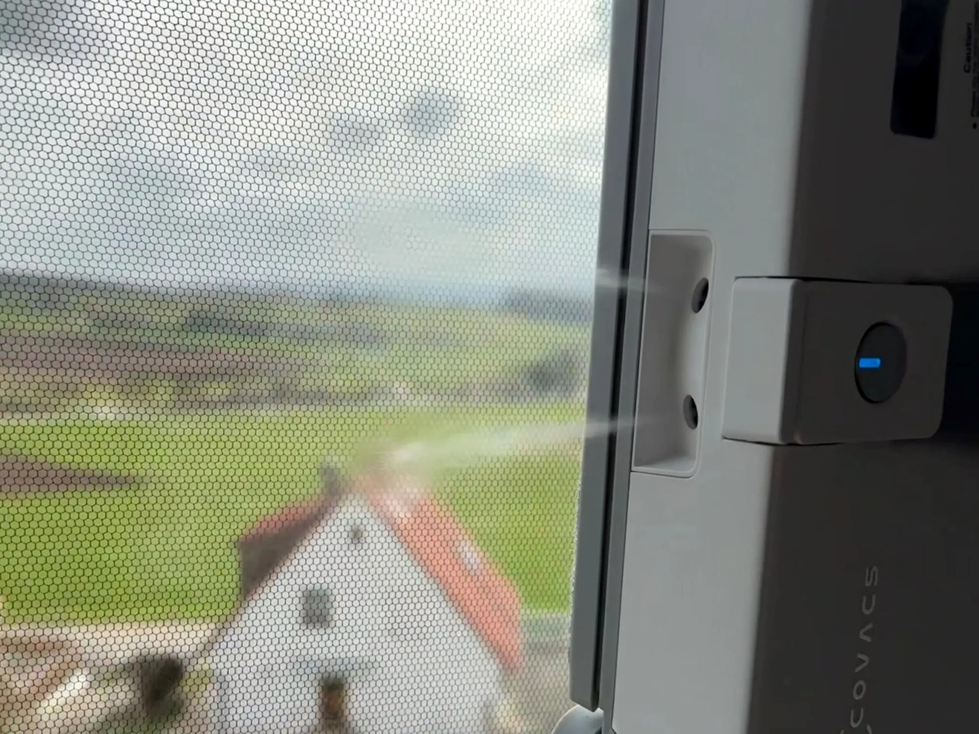 ecovacs-winbot-mini-2-mit-spruehfunktion.jpg