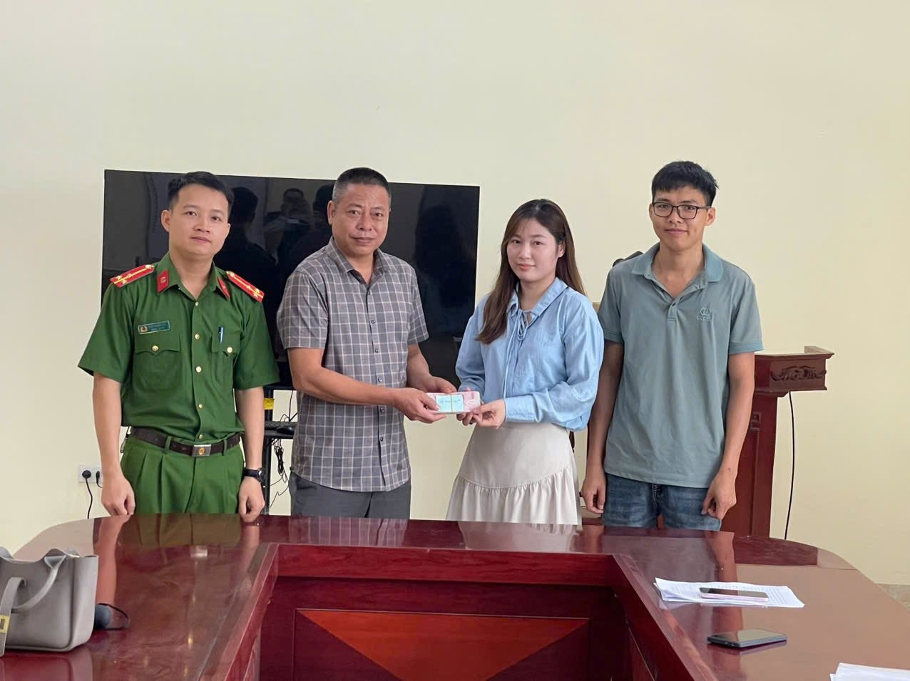 Công an điều tra giao dịch chuyển khoản 30 triệu đồng từ tài khoản của Trần Thị Sìn SN 1976