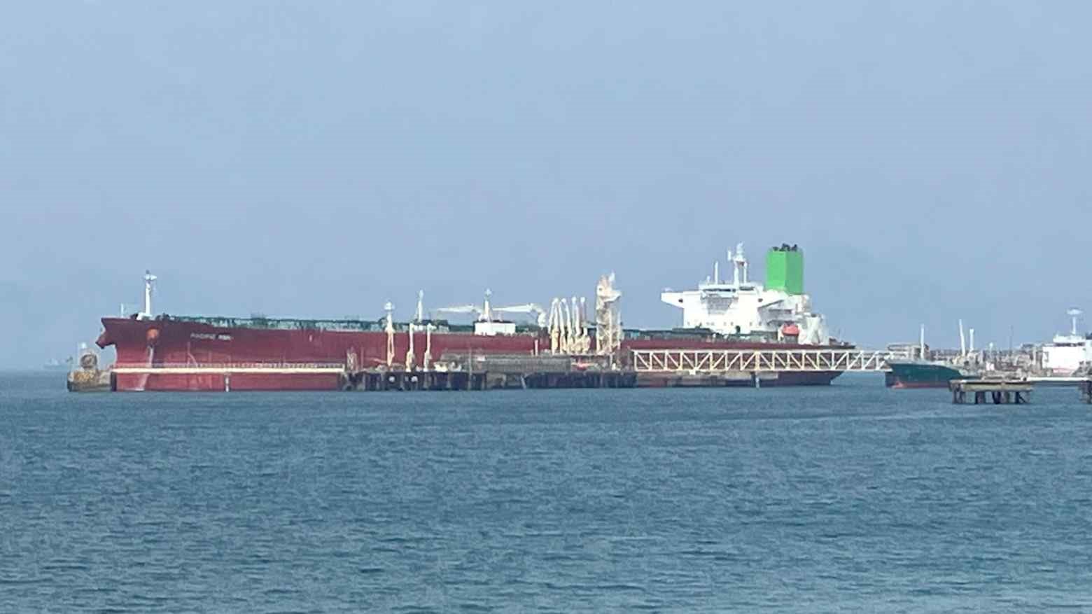 Dầu Mỹ quá đắt, nền kinh tế 4.500 tỷ USD 'quay lại' với dầu Trung Đông nhưng chọn cách vận chuyển 'độc lạ' chưa từng thấy