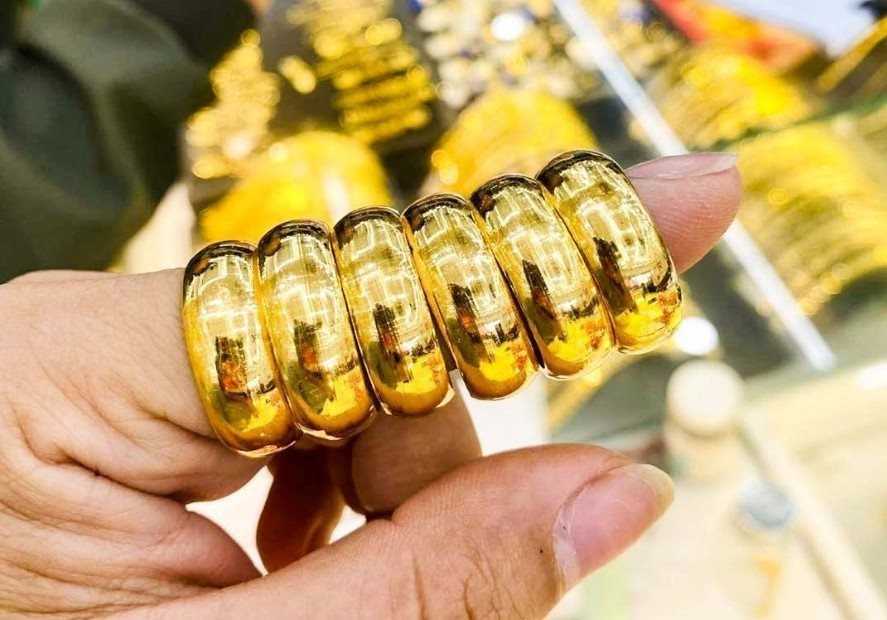 Giá vàng đồng loạt giảm mạnh