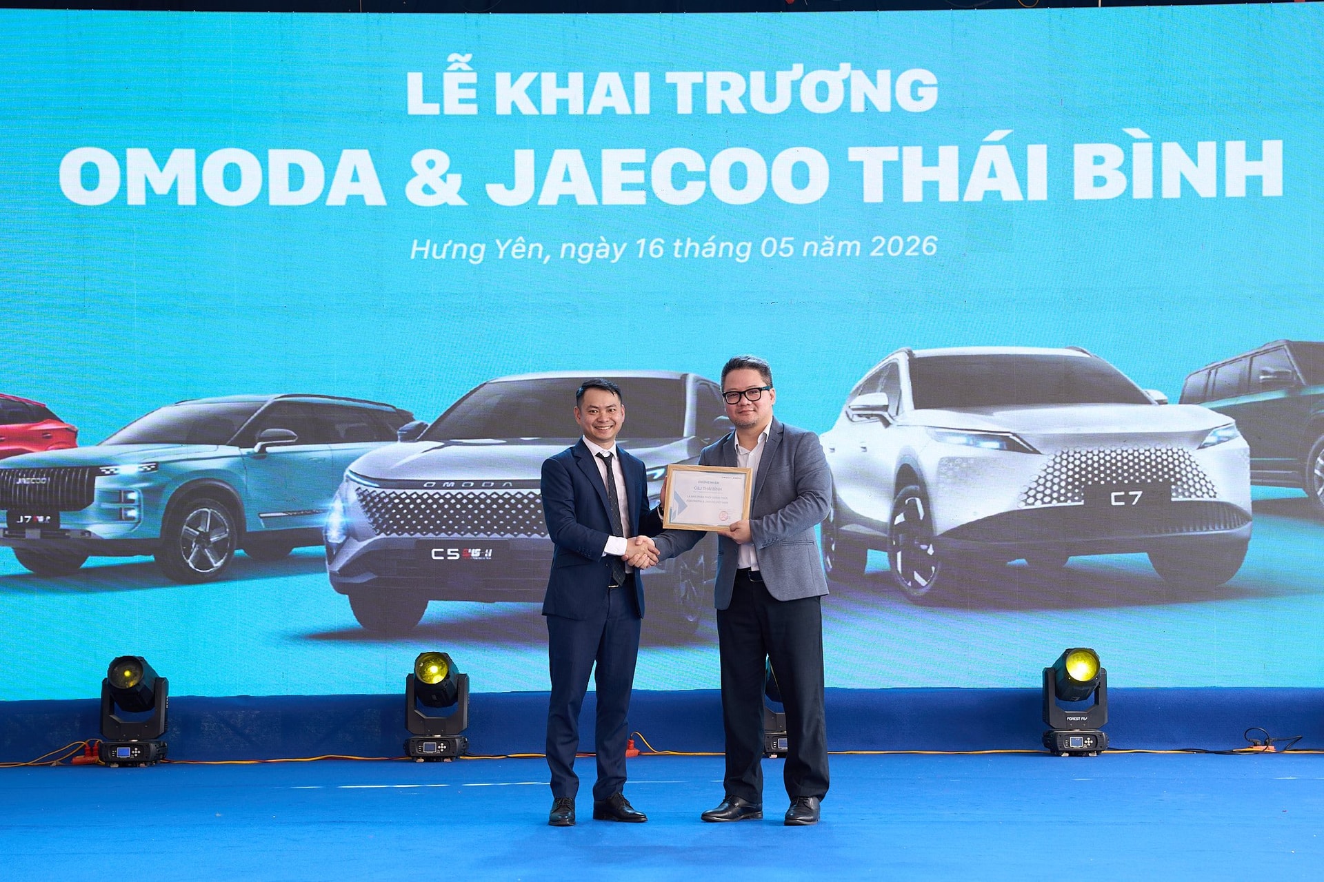 trao-giay-chung-nhan-nha-phan-phoi-chinh-hang.jpeg