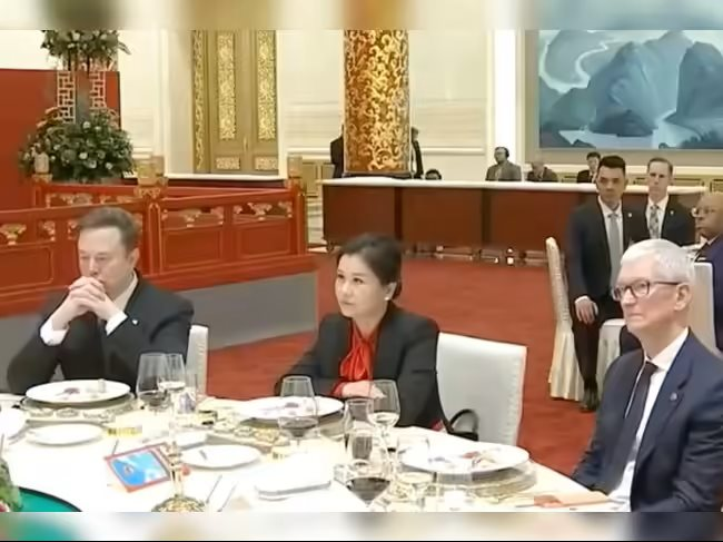 why-did-26-6-billion-lens-technologys-zhou-qunfei-sit-between-tim-cook-and-elon-musk-at-chinas-ai-power-banquet.png
