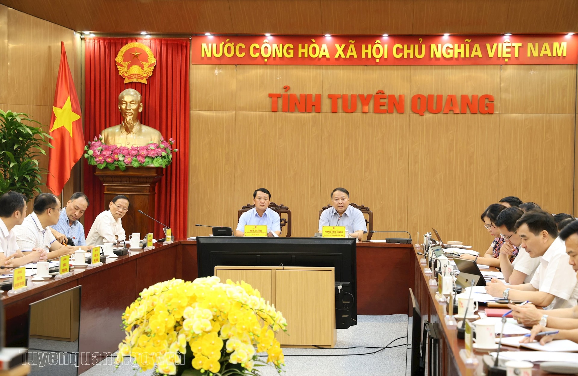 Đại gia Vũ Văn Tiền muốn chi 7.800 tỷ đồng để chăn nuôi lợn, trồng chè