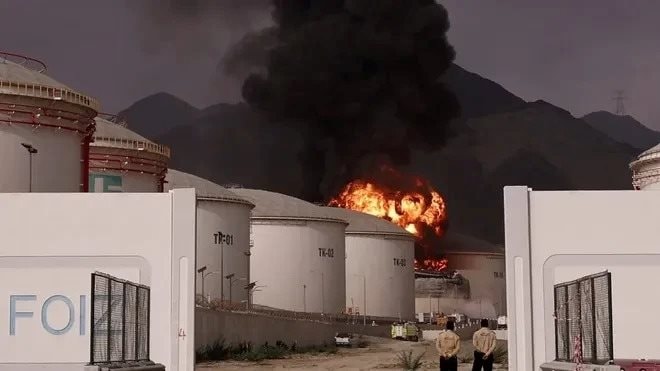 Một cột khói lớn bốc lên từ nhà máy điện hạt nhân ở UAE, giá dầu thế giới lập tức tăng mạnh: Vượt ngưỡng 110 USD, lập đỉnh sau 2 tuần