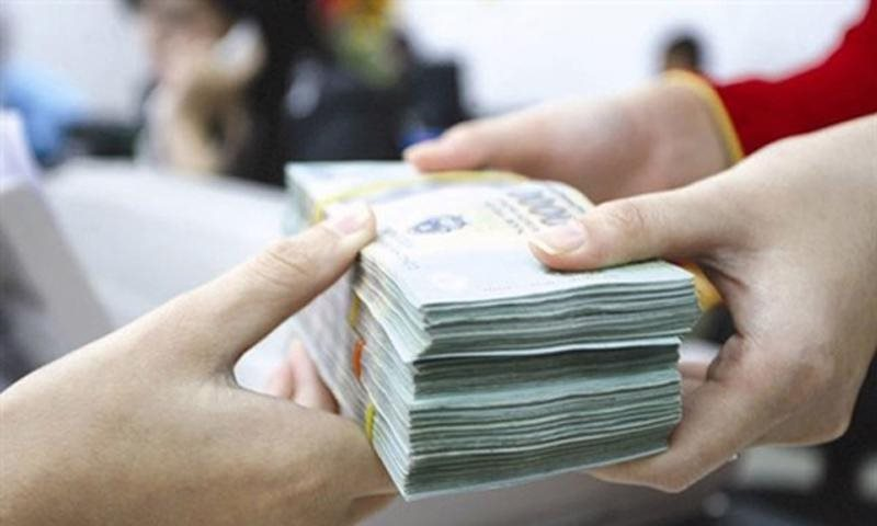Cụ ông rút hơn 400 triệu tiền tiết kiệm sau 5 năm "quên" tất toán rồi kiện ngân hàng đòi thêm lãi