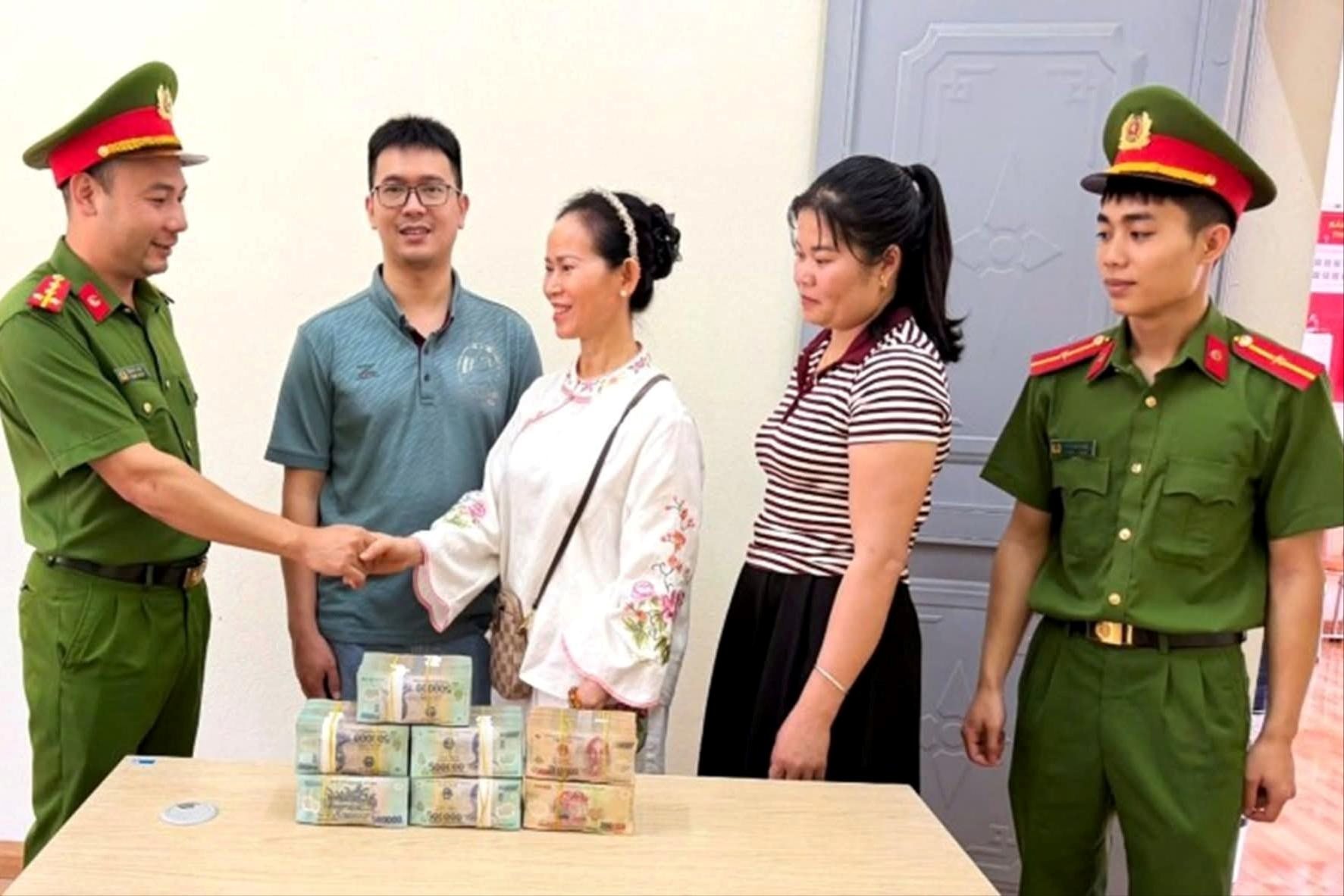Công an tiến hành xác minh giao dịch chuyển khoản từ 30 triệu, 300 triệu, 3 tỷ đồng,... của nhiều người dân