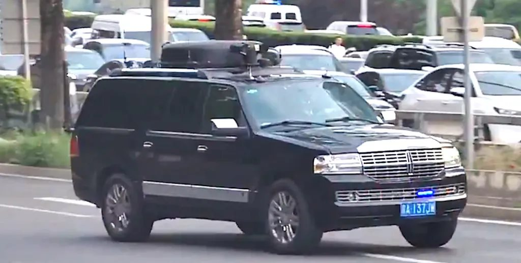 lincoln-navigator-suv-trump-motorcade-china-2026.png