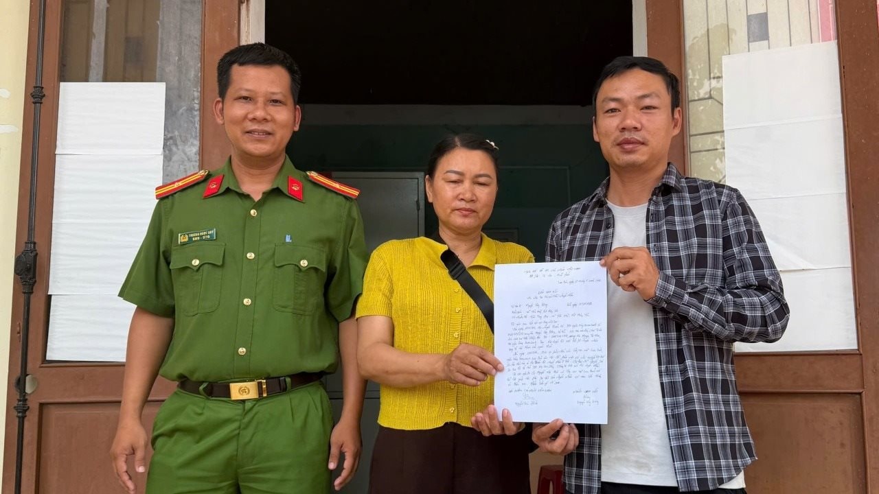 Quảng Trị: Tài khoản ngân hàng đột ngột nhận số tiền lớn, người phụ nữ được công an liên hệ làm việc 